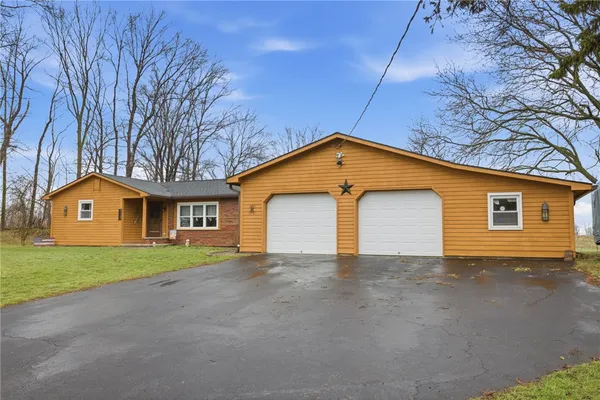 $274,900 | 8549 N Road, Le Roy, NY 14482