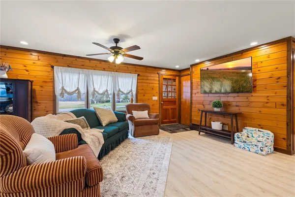 $274,900 | 8549 N Road, Le Roy, NY 14482