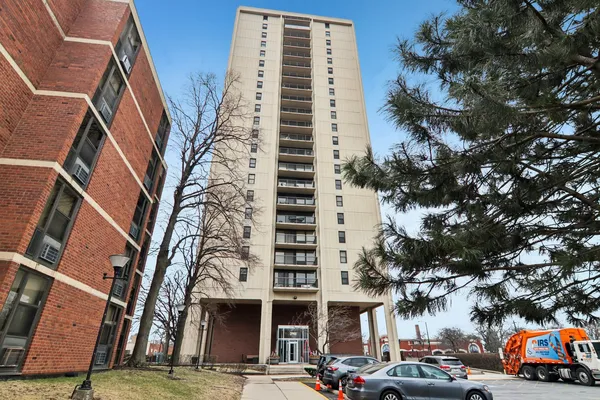 $155,000 | 2901 South Michigan Avenue, Unit 505, Chicago, IL 60616