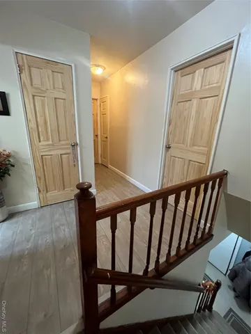 a view of a livingroom with furniture