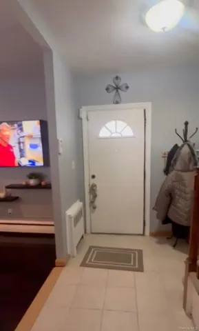 a view of entryway with furniture