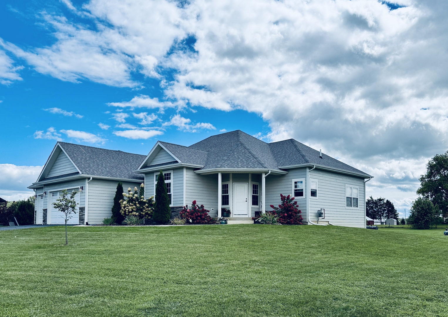 10359 East Shagbark Lane Rochelle, IL 61068 - Photo 1 of 40