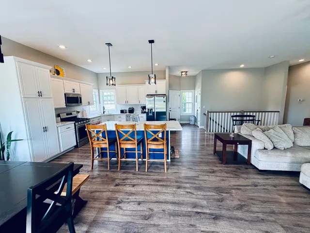 $435,900 | 10359 East Shagbark Lane, Rochelle, IL 61068