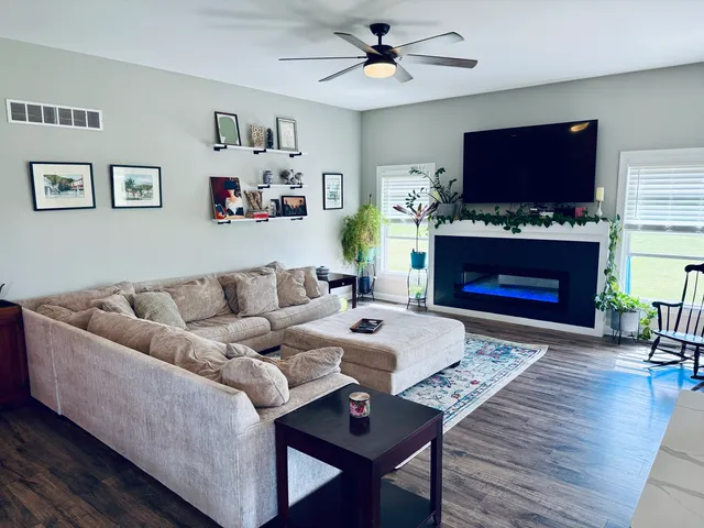 $435,900 | 10359 East Shagbark Lane, Rochelle, IL 61068