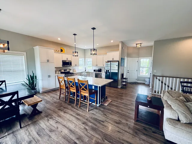 $435,900 | 10359 East Shagbark Lane, Rochelle, IL 61068