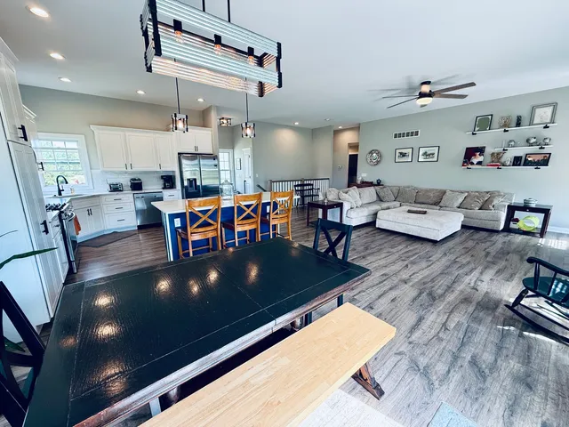 $435,900 | 10359 East Shagbark Lane, Rochelle, IL 61068