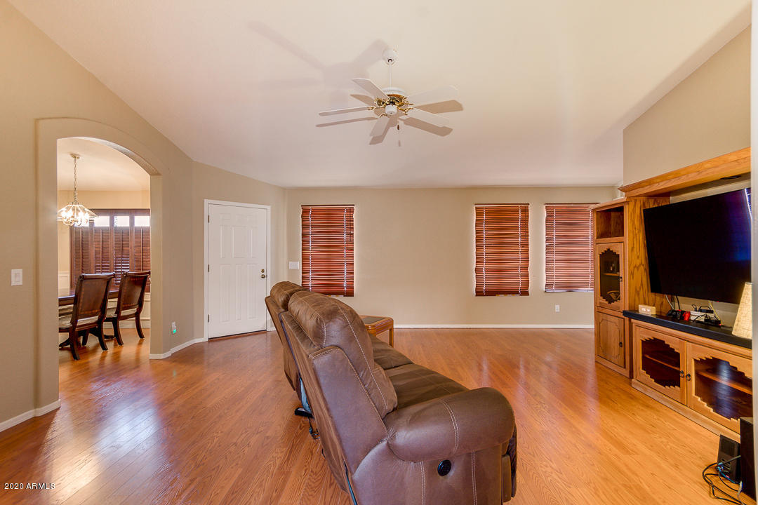 185 West Smoke Tree Road Gilbert, AZ 85233 - Photo 8 of 24 Family Room