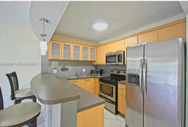 $1,950 | 7401 Southwest 82nd Street, Unit 207S, Miami, FL 33143