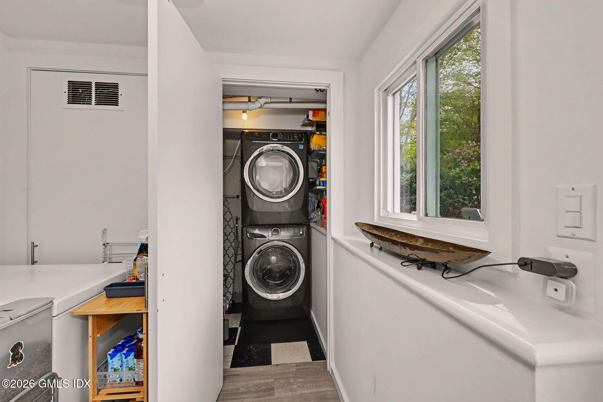 55 Mary Lane Riverside, CT 06878 - Photo 14 of 24 25-web-or-mls-55-mary-ln