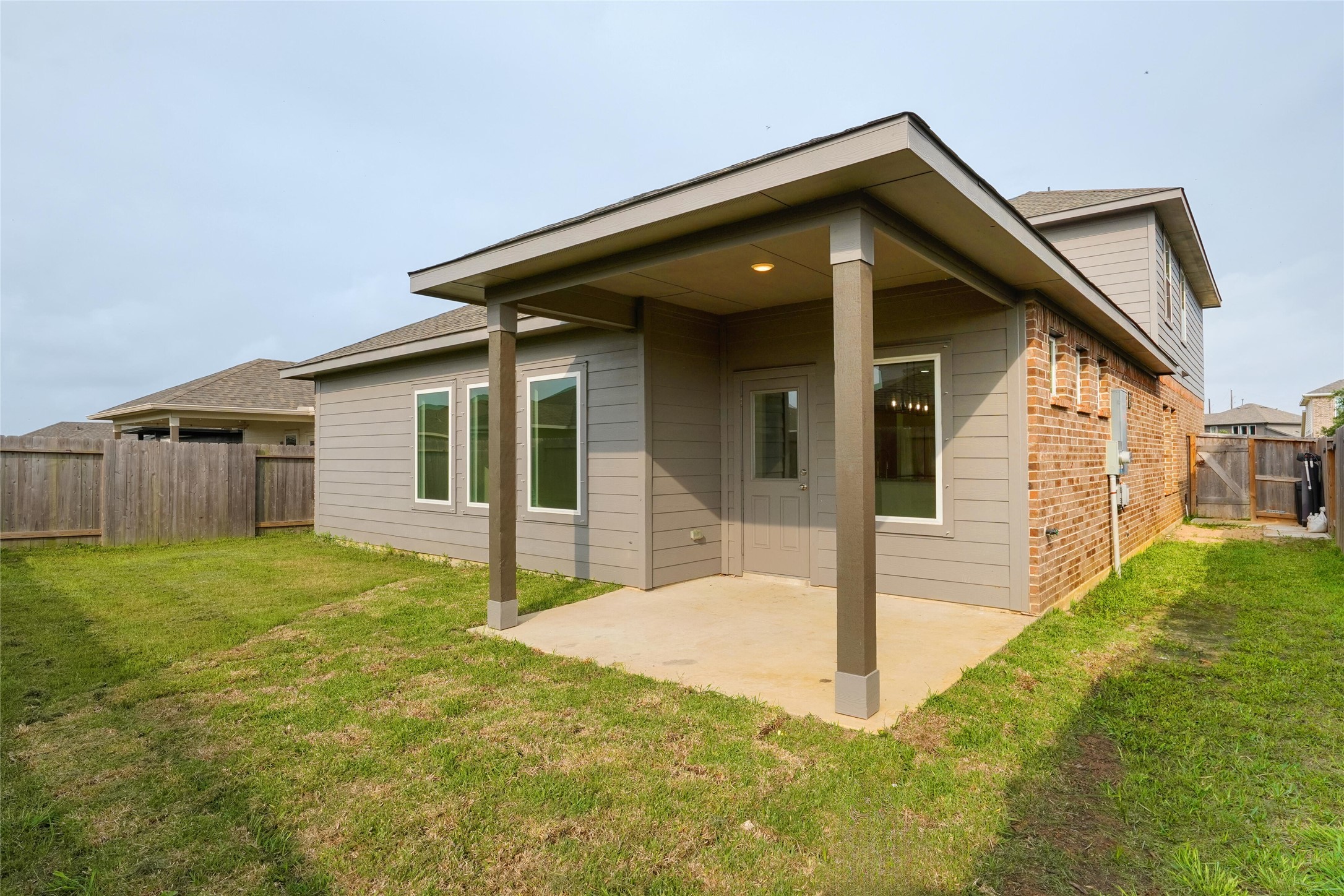 10511 Kings River Drive Rosharon, TX 77583 - Photo 22 of 25 a view of a house with backyard