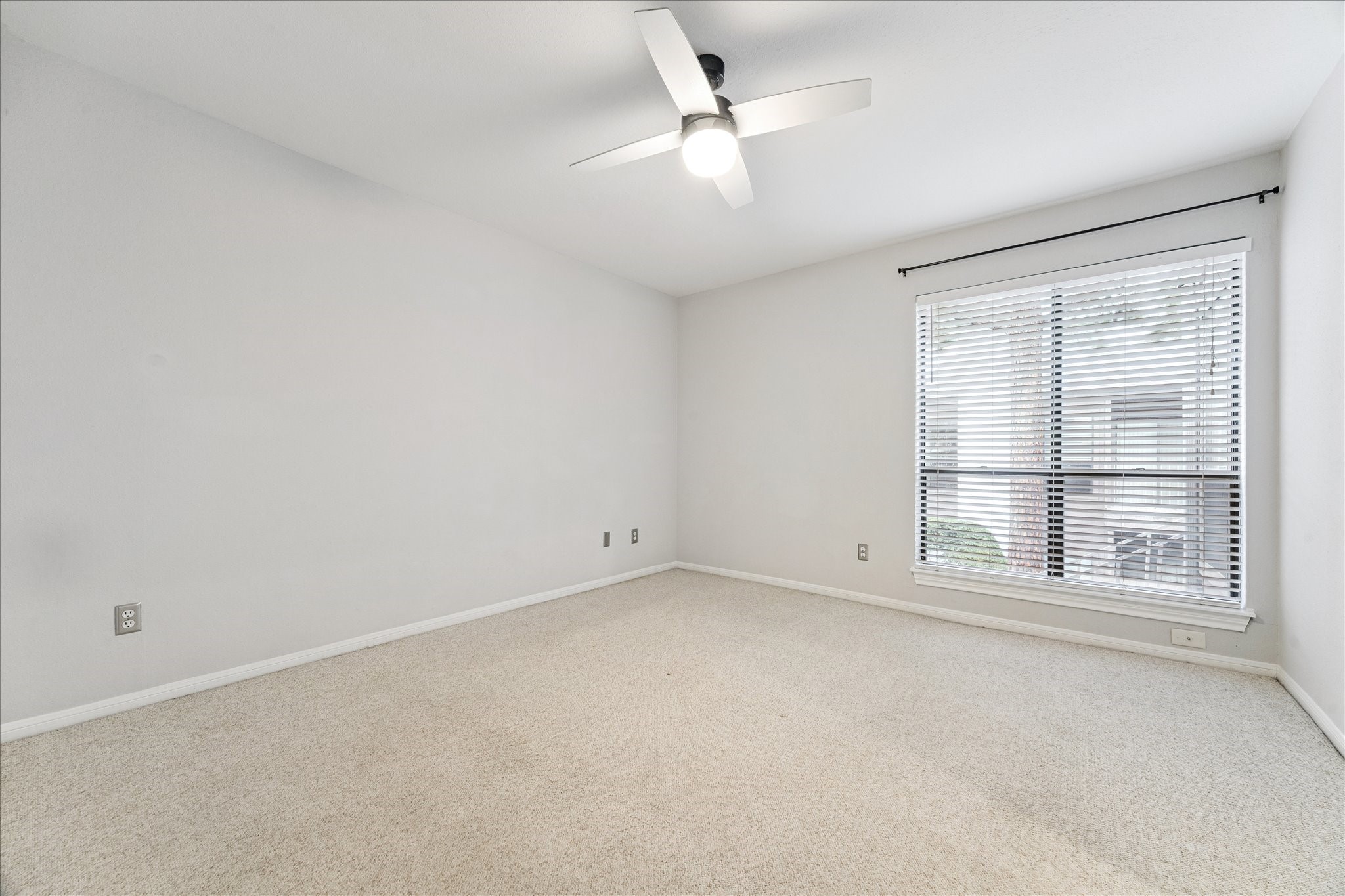 1201 Bering Drive, Unit 100 Houston, TX 77057 - Photo 12 of 20 an empty room with a window