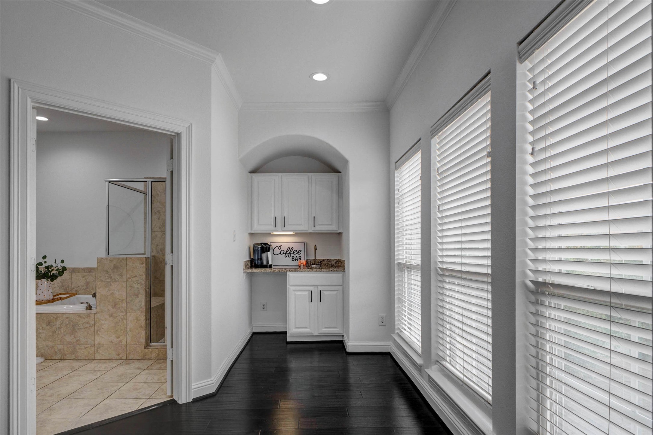 19 Versante Court Houston, TX 77070 - Photo 28 of 40 EVERY Primary bedroom needs a wet bar/coffee bar!!