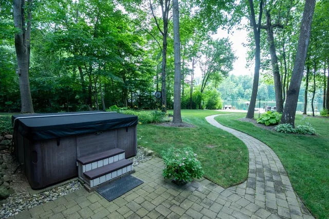 $949,900 | 29317 Misty Pines Street, Dowagiac, MI 49047