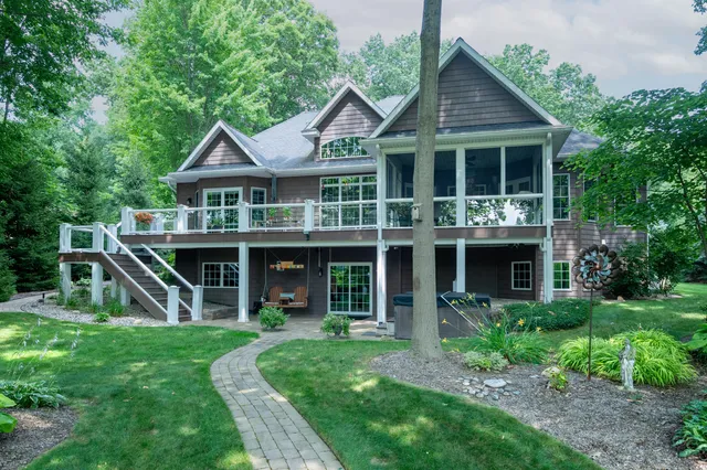 $949,900 | 29317 Misty Pines Street, Dowagiac, MI 49047