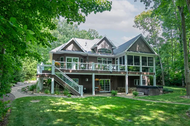 $949,900 | 29317 Misty Pines Street, Dowagiac, MI 49047