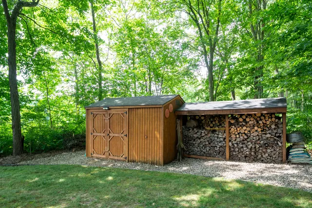 $949,900 | 29317 Misty Pines Street, Dowagiac, MI 49047