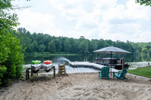 $949,900 | 29317 Misty Pines Street, Dowagiac, MI 49047