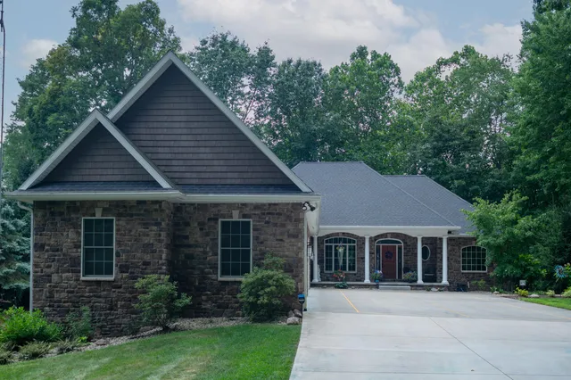 $949,900 | 29317 Misty Pines Street, Dowagiac, MI 49047