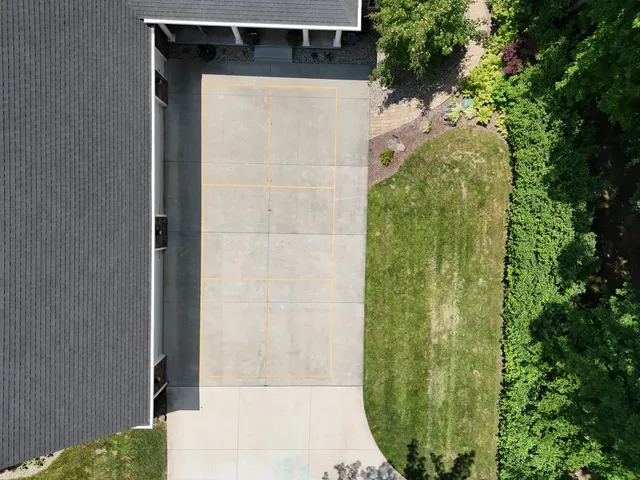 $949,900 | 29317 Misty Pines Street, Dowagiac, MI 49047