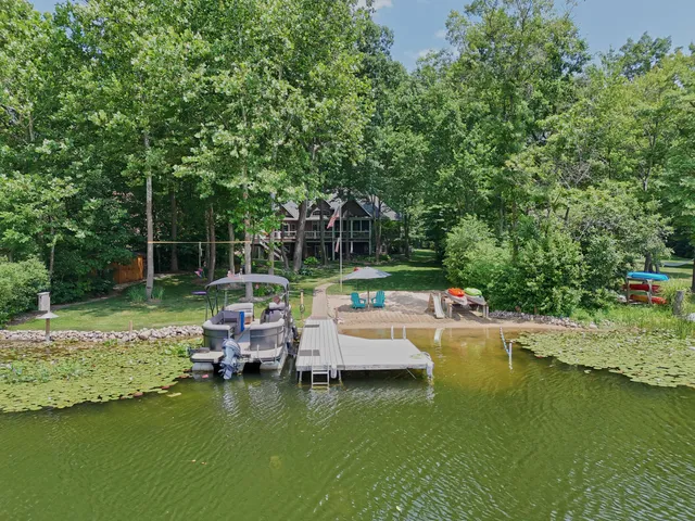 $949,900 | 29317 Misty Pines Street, Dowagiac, MI 49047
