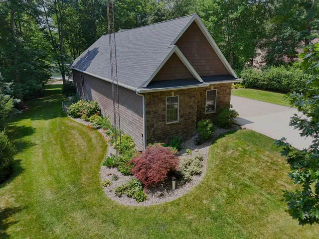 $949,900 | 29317 Misty Pines Street, Dowagiac, MI 49047
