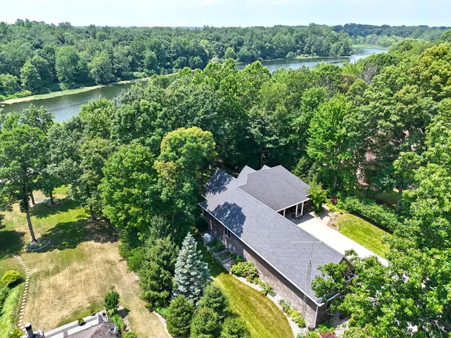 $949,900 | 29317 Misty Pines Street, Dowagiac, MI 49047