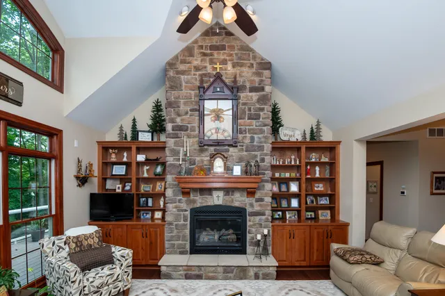 $949,900 | 29317 Misty Pines Street, Dowagiac, MI 49047