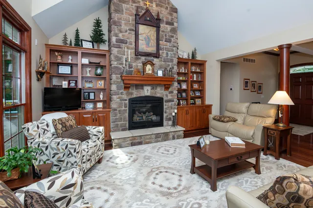 $949,900 | 29317 Misty Pines Street, Dowagiac, MI 49047