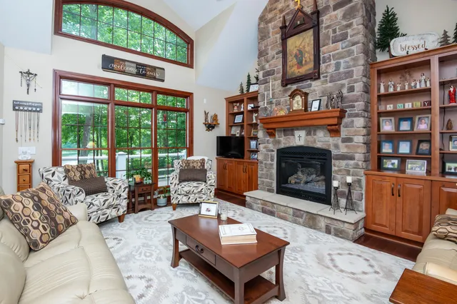 $949,900 | 29317 Misty Pines Street, Dowagiac, MI 49047