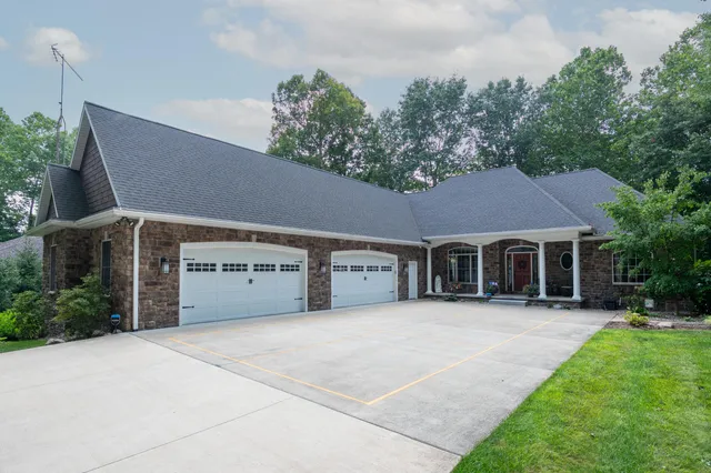 $949,900 | 29317 Misty Pines Street, Dowagiac, MI 49047