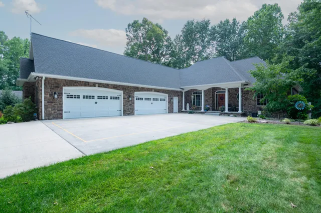 $949,900 | 29317 Misty Pines Street, Dowagiac, MI 49047