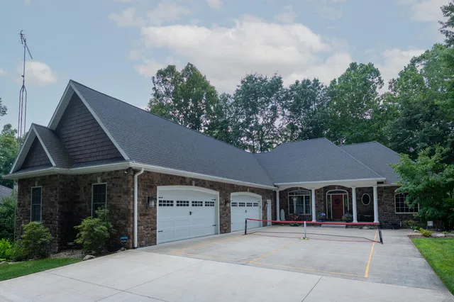 $949,900 | 29317 Misty Pines Street, Dowagiac, MI 49047