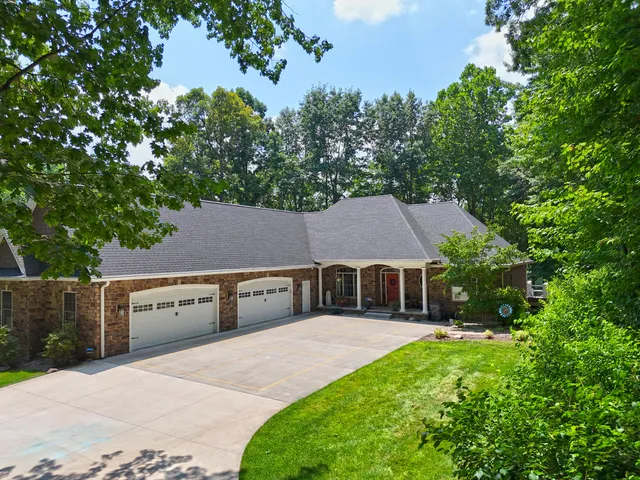 $949,900 | 29317 Misty Pines Street, Dowagiac, MI 49047