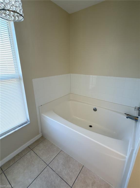 2513 48th Street Southwest Lehigh Acres, FL 33976 - Photo 2 of 22 a bathroom with a bathtub