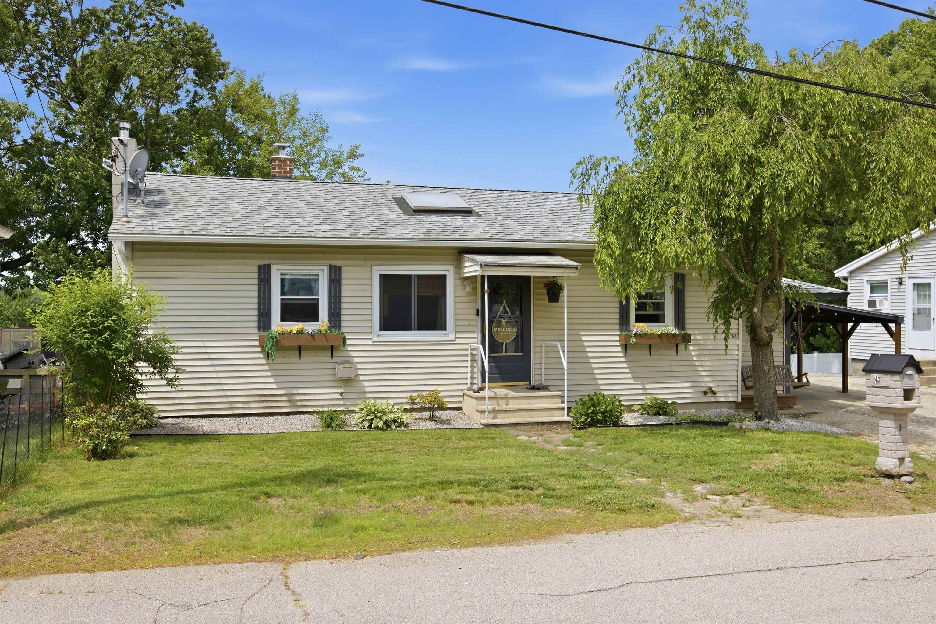 44 Billings Street Manchester, NH 03103 - Photo 2 of 36