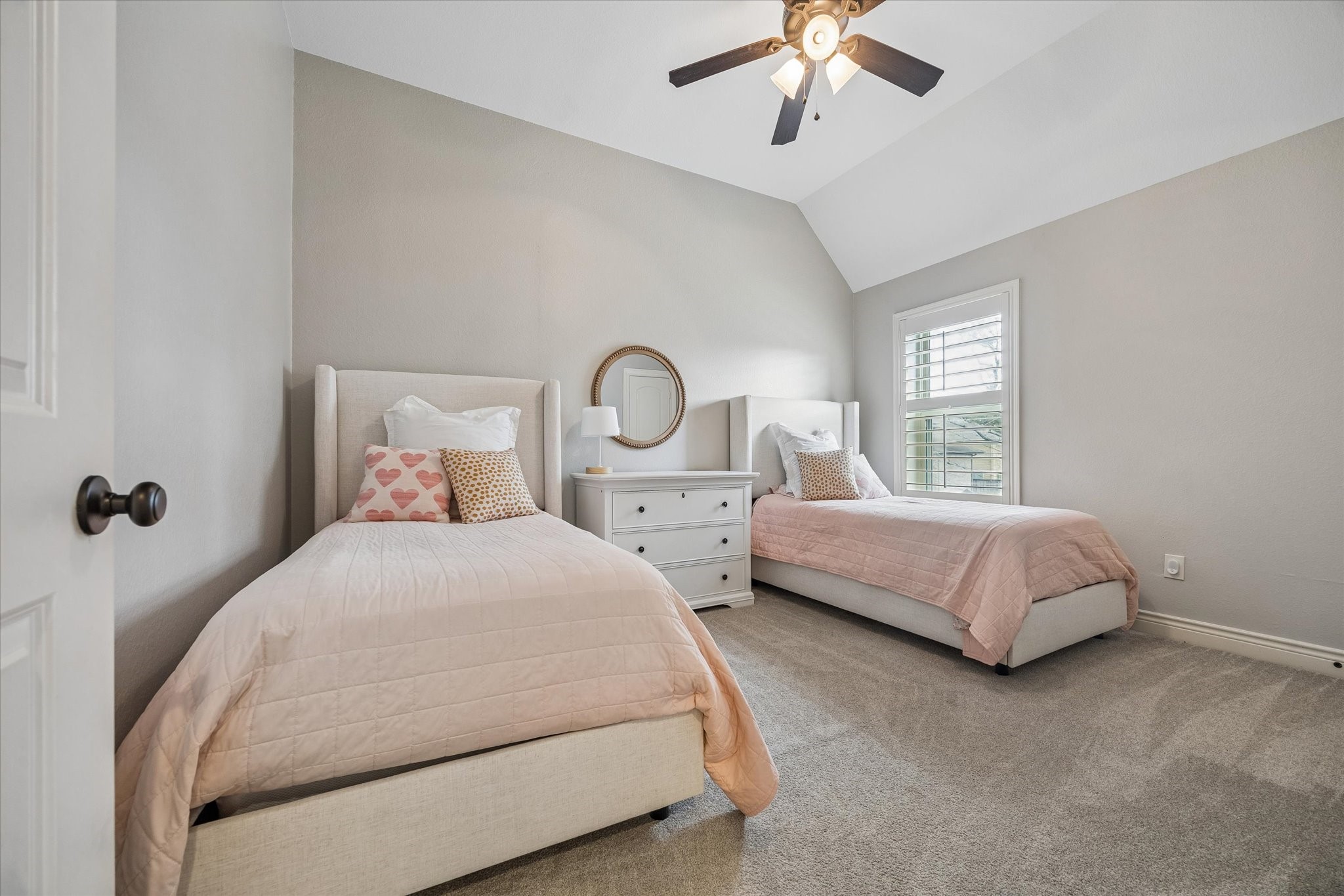 1616 Hewitt Drive Houston, TX 77018 - Photo 18 of 44 Secondary bedroom features vaulted ceilings, neutral tones, and space for a full bedroom layout.