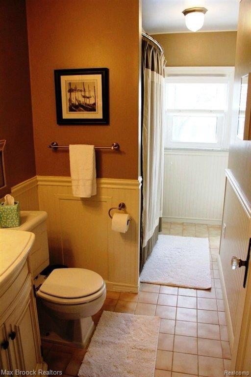 35 Maplefield Road Pleasant Ridge, MI 48069 - Photo 14 of 24 2nd Floor Bathroom