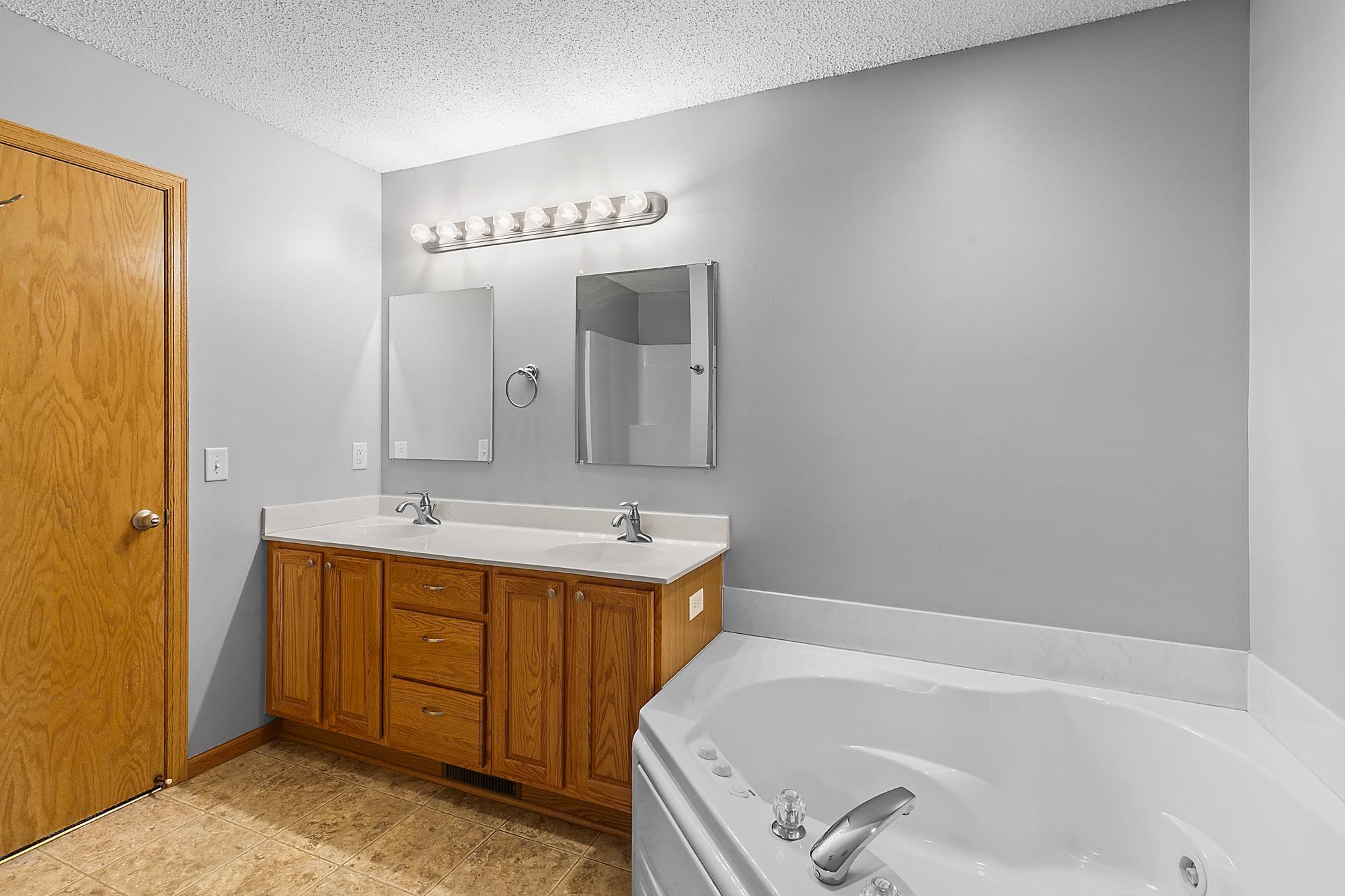 7297 Whitehall Road Shakopee, MN 55379 - Photo 20 of 30