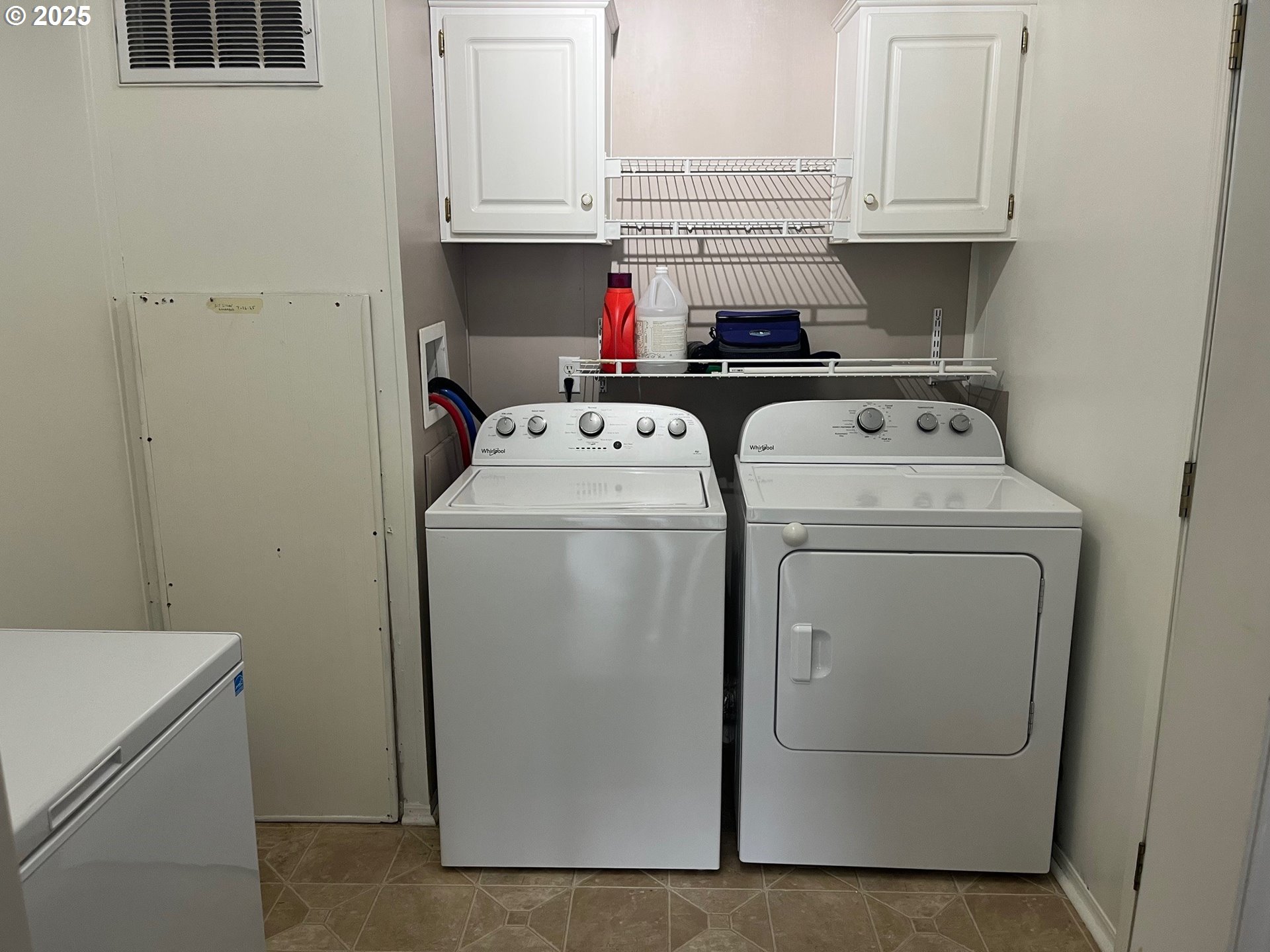 141 West River Ridge Avenue Roseburg, OR 97471 - Photo 14 of 20 a utility room with dryer and washer