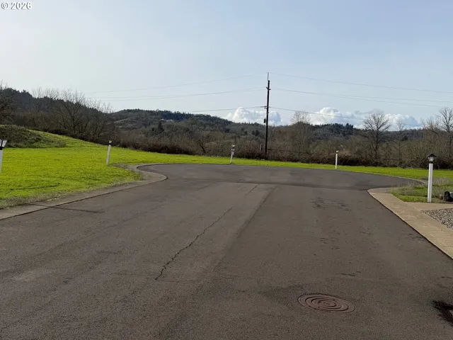 $105,000 | 141 West River Ridge Avenue, Roseburg, OR 97471