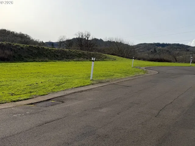 $105,000 | 141 West River Ridge Avenue, Roseburg, OR 97471