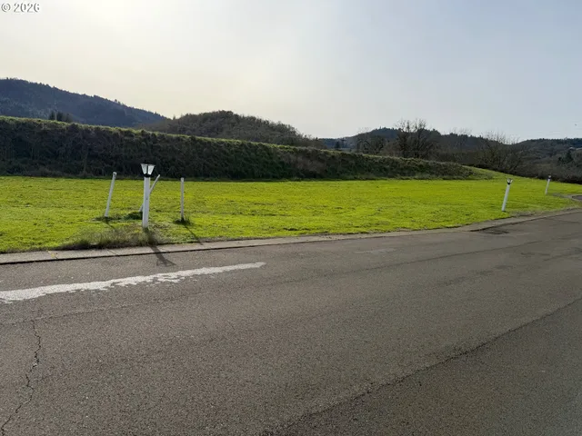 $105,000 | 141 West River Ridge Avenue, Roseburg, OR 97471