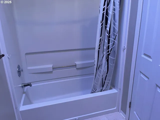 $105,000 | 141 West River Ridge Avenue, Roseburg, OR 97471