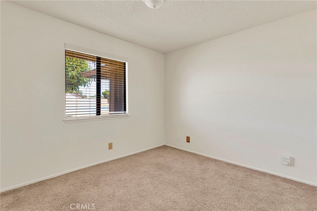 14475 Pioneer Road Apple Valley, CA 92307 - Photo 13 of 32 Guest Bedroom 1