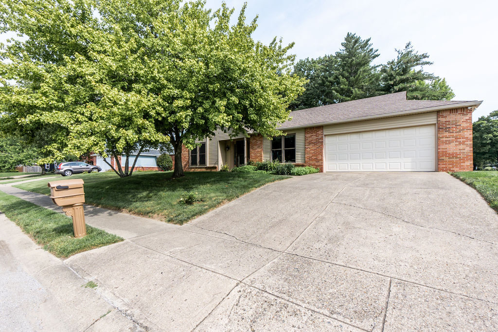 858 Brookside Lane Plainfield, IN 46168 - Photo 2 of 89