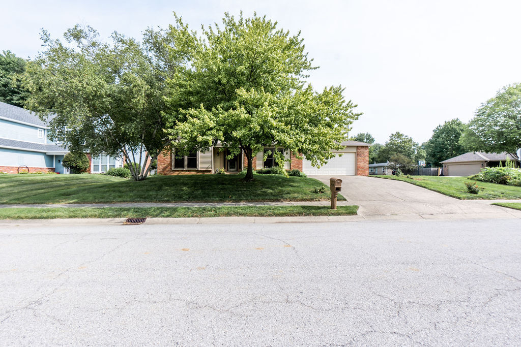 858 Brookside Lane Plainfield, IN 46168 - Photo 4 of 89
