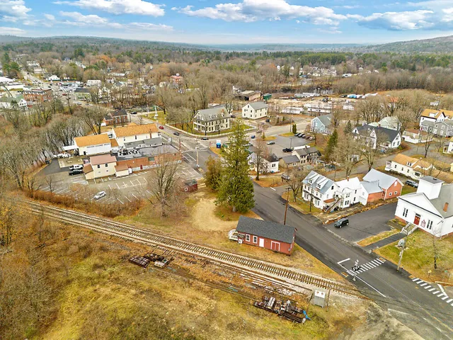 $229,900 | 63 Elm Street, Mechanic Falls, ME 04256