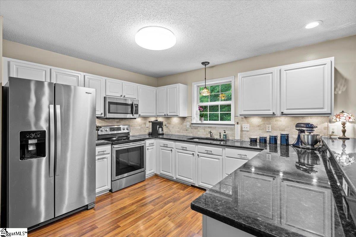 959 Garrison Road Pelzer, SC 29669 - Photo 7 of 34