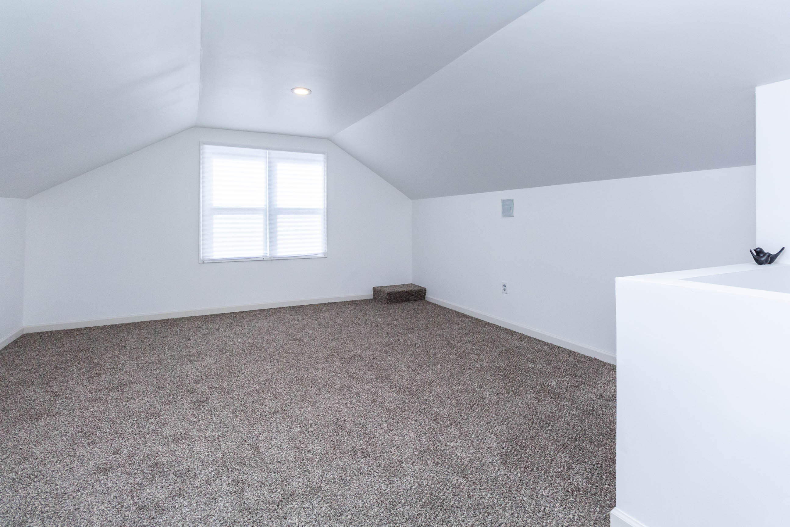 20569 Biltmore Street Detroit, MI 48235 - Photo 11 of 54 Master bedroom