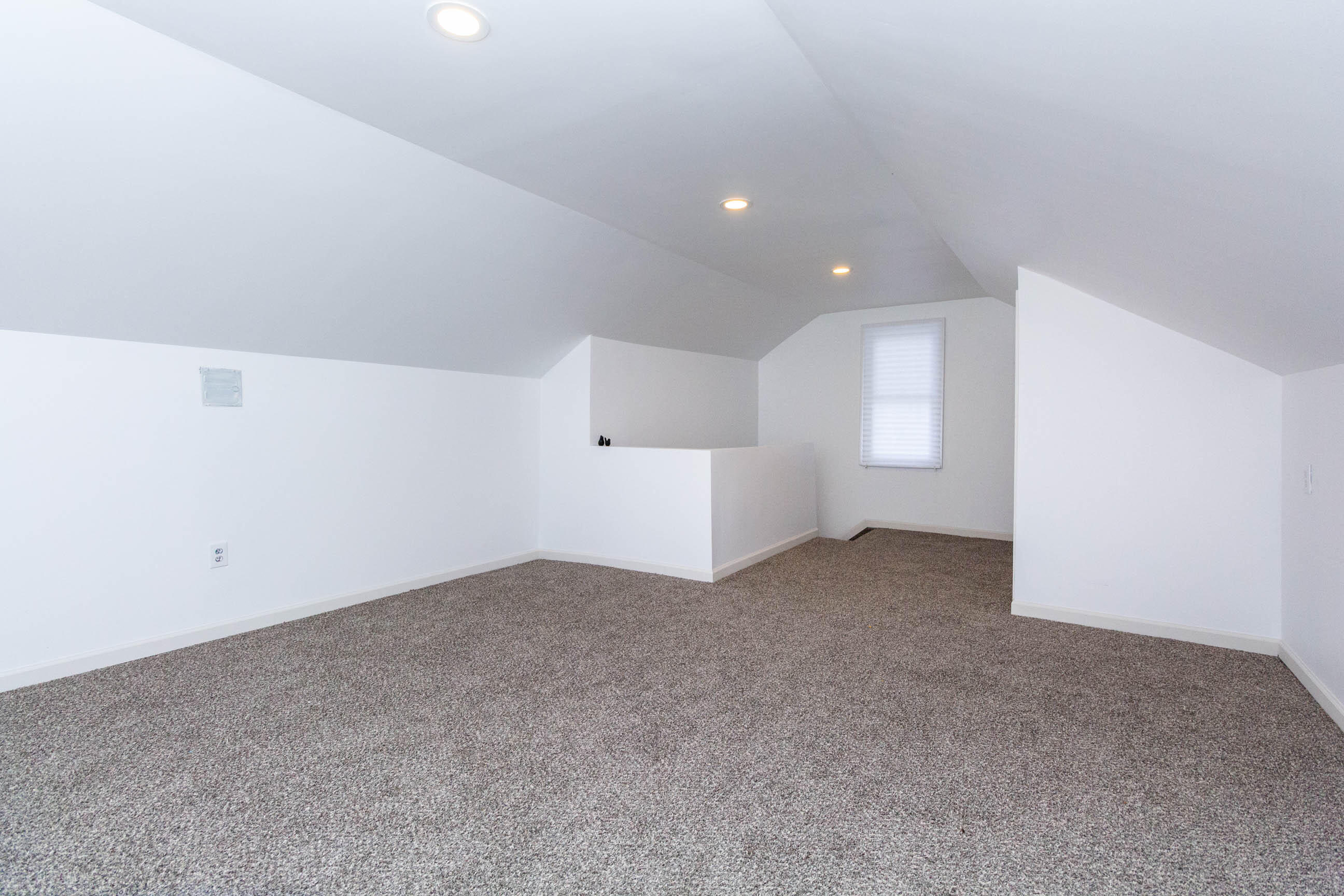 20569 Biltmore Street Detroit, MI 48235 - Photo 12 of 54 Master bedroom